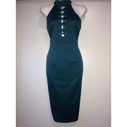 Such a cute dress for a classy night out