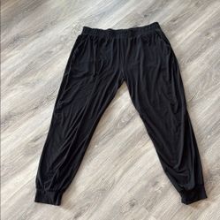 Black joggers size XXL
