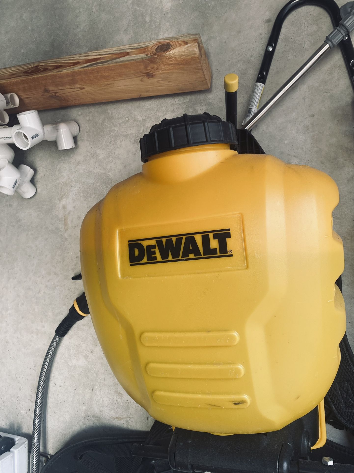 Dewalt 4 Gal. Backpack Sprayer for Sale in Riverview, FL OfferUp