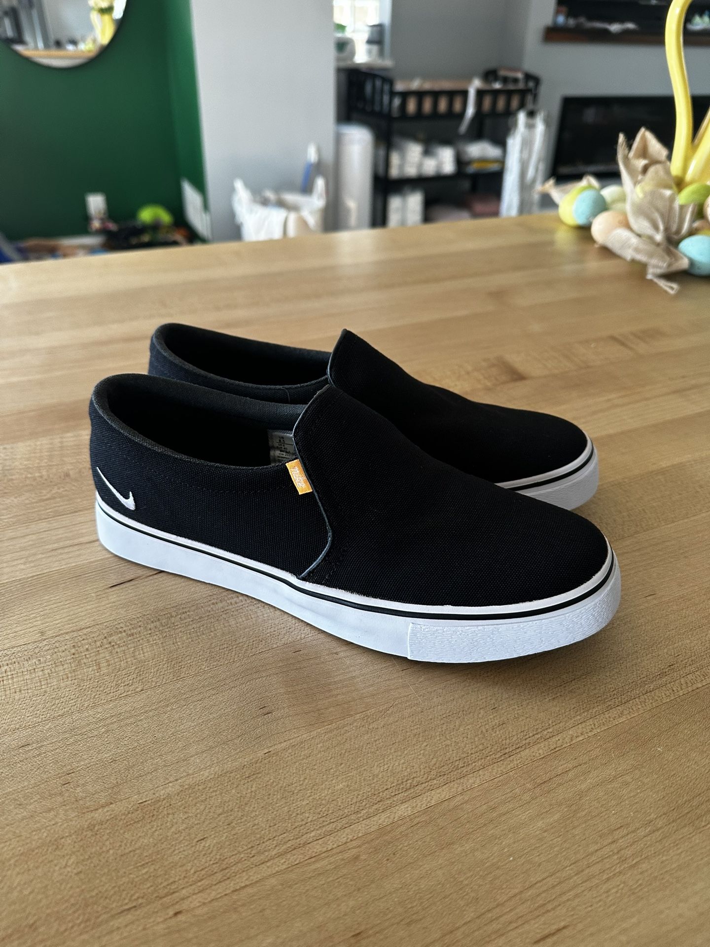 Nike Court Royale Women’s Slip-ons