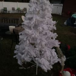 A Full White Christmas Tree, Comes With The Base, In Good Conditions (NO SHIPPING)