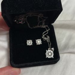 Women’s Necklace And Earrings Set