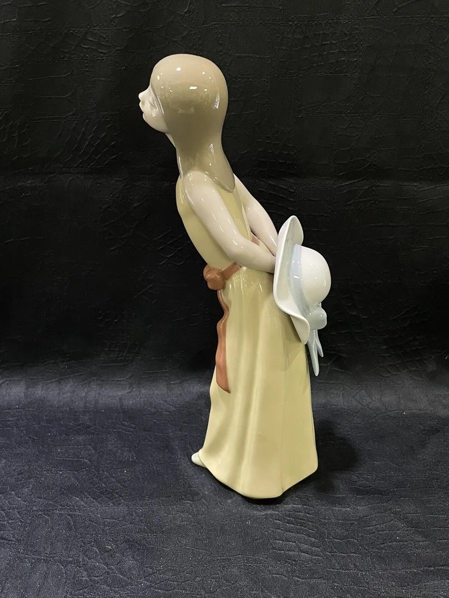 Lladro "Naughty Girl* figurine