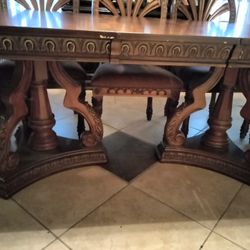 Kitchen Table/ Comedor