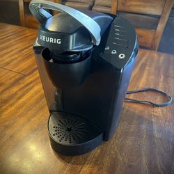 Keurig Coffee Machine With Coffee Pod Storage