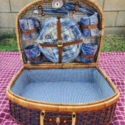 Vintage PICNIC Basket With Accessories
