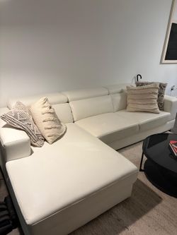 City Furniture Maxwell White Sectional with Left Chaise – Retail $1,300