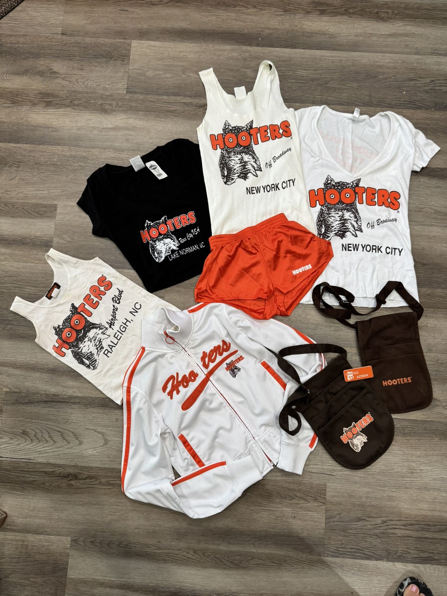 Hooters Sexy Orange Uniform Bundle!! Perfect Halloween Costume / cosplay Rare!!