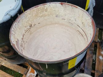 Hog pig livestock feed dairy comes in 55 Gallon barrel