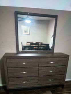6-Drawer Dresser with Mirror & (1) Night Stand