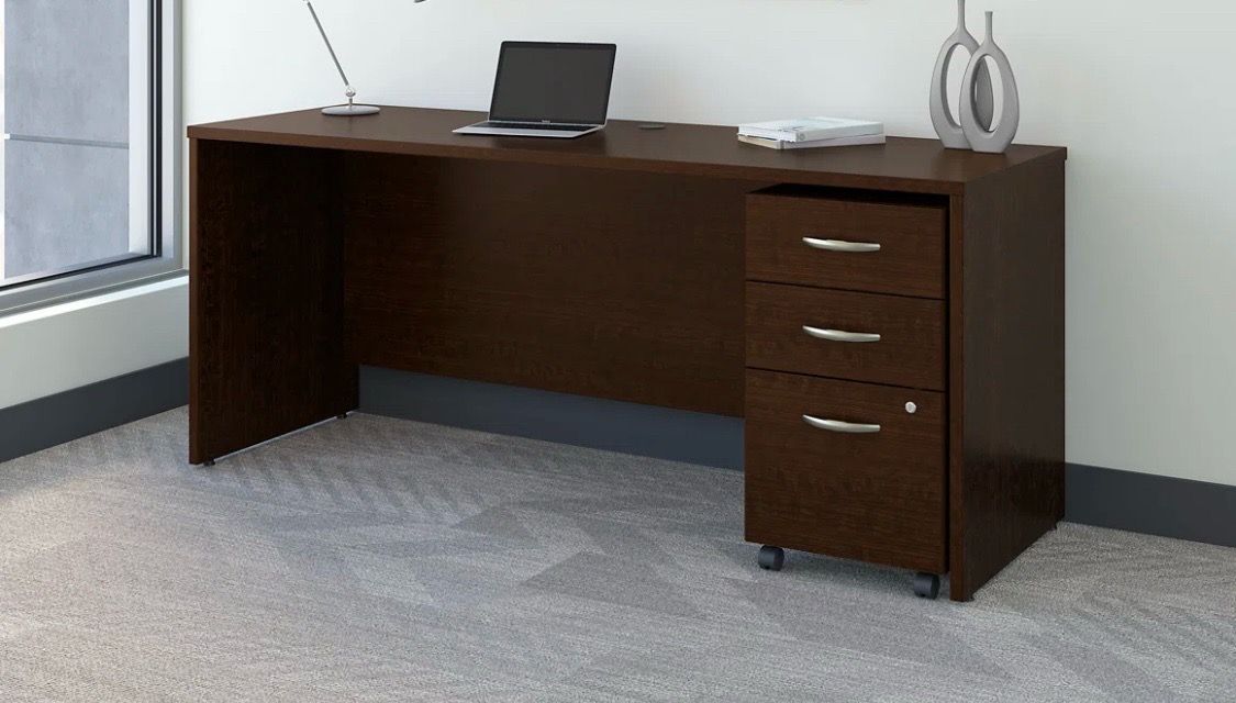 Preowned Elegant Desk With Hutch