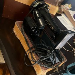 1920s Singer Sewing Machine
