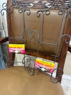 Wall racks for plates or frames
