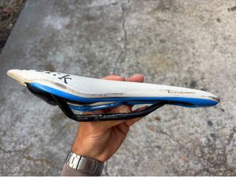 Fizik tundra bike seat