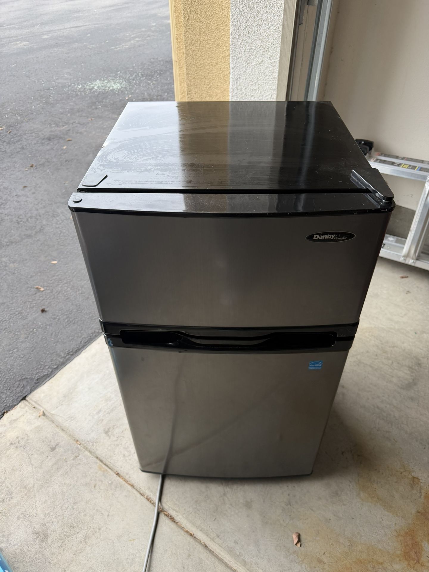 Danby Mini Fridge – Excellent Condition!