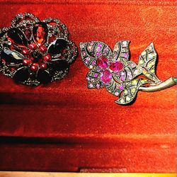 Brooches ×2 ☆Beautiful ☆Brooches With Gorgeous Rhinestones and Emerald Green Bracelet/ Silver