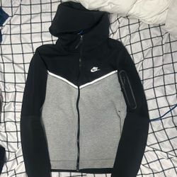 black and grey nike tech