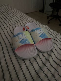 Nike slides  size 8.5 25$