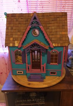 Vintage Victorian Doll House