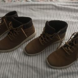 Lnew Timberland shoes size 4 very nice only $40 each set firm see all pictures