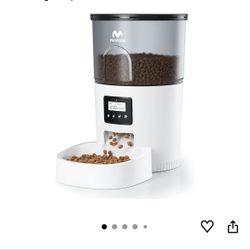 Automatic cat food dispenser