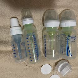 Brand New (4) Dr Brown Anti uColic Bottles With Nipples