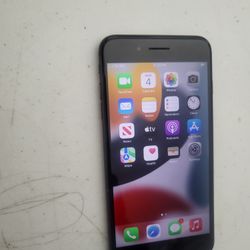 Apple iPhone 7 plus 32 GB UNLOCKED.COLOR BLACK. WORK VERY WELL. GOOD CONDITION. 