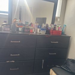 Dresser With Mirror/nightstand/Chest Dresser