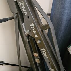 Hydraulic Engine Hoist
