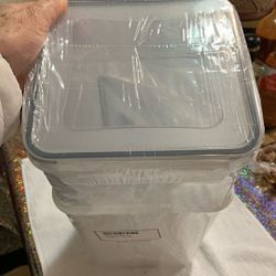 SET OF 2 CLEAR PLASTIC FOOD STORAGE.