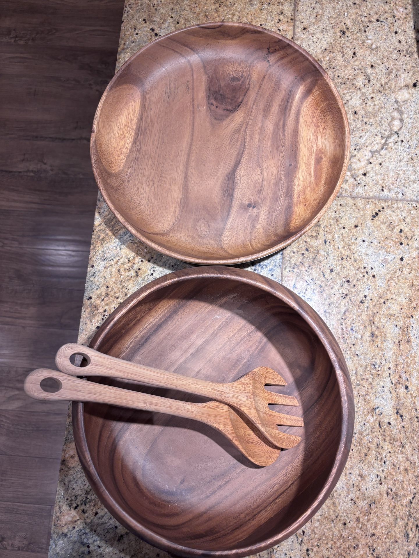 Crate And Barrel Tondo Acacia Serving Bowl, Platter And Tongs