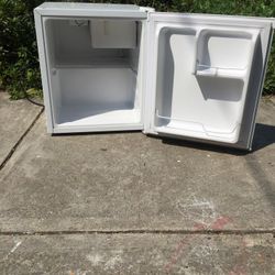 Mini Refrigerator Like New