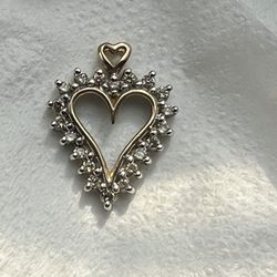 10k Diamonds Pendant (👉 Firm Price 👈)