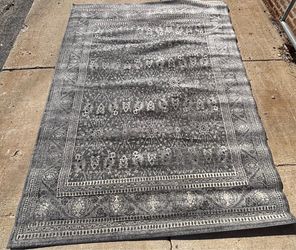 Valued $200Luxury Gray Traditional Persian-Style Area Rug like new