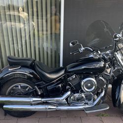 2007 Yamaha Vstar 1100 Classic - $6,500