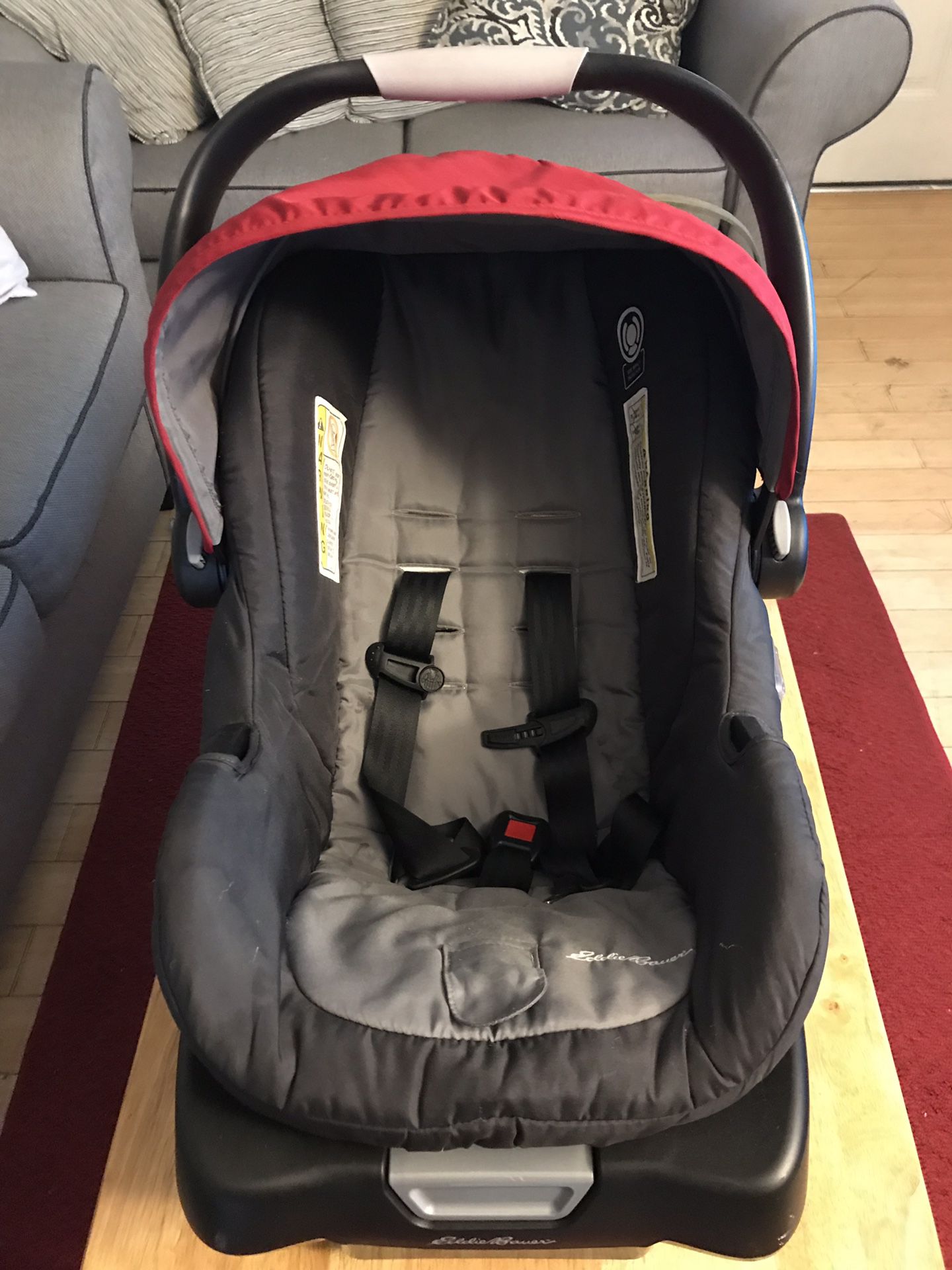 Used a couple times it’s an Eddie Bauer infant car seat .