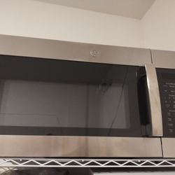 GE 1.9 
Over the Range Sensor Microwave Oven
