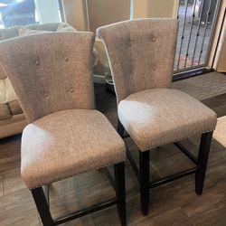SET OF 2……WAYFAIR  COUNTER HEIGHT UPHOLSTERED FABRIC  TUFTED BAR STOOLS 