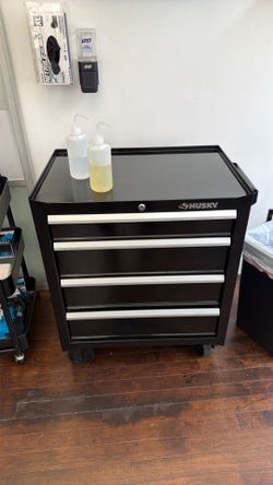 Husky rolling tool cabinet with 4 drawers