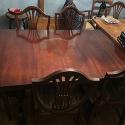Mahogany Finish Dining Room Table 