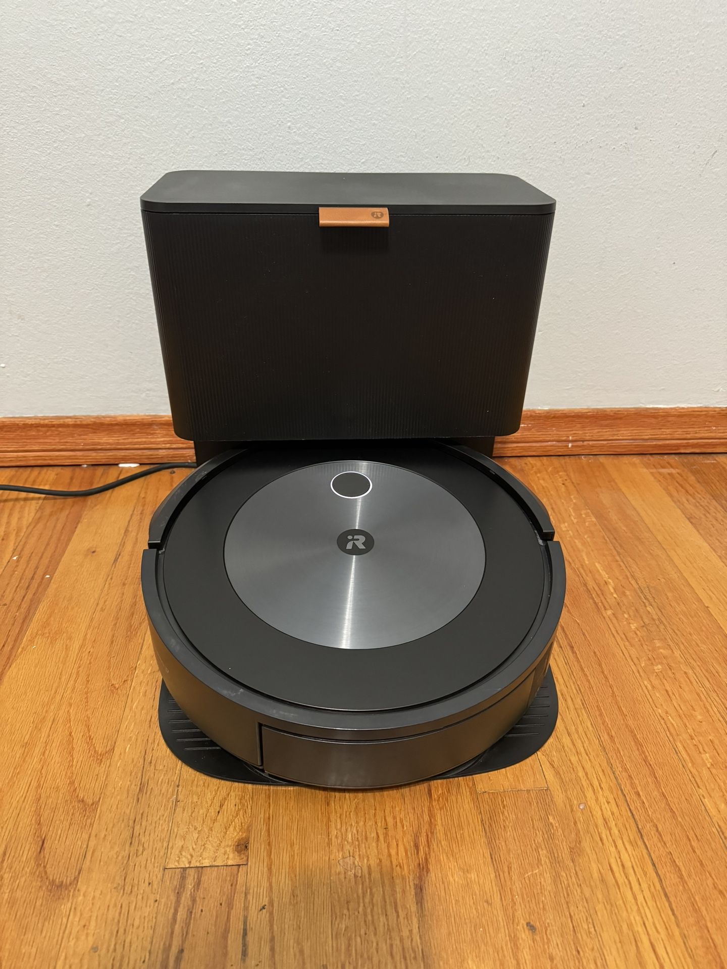 iRobot Roomba J7 With Self Cleaning Station