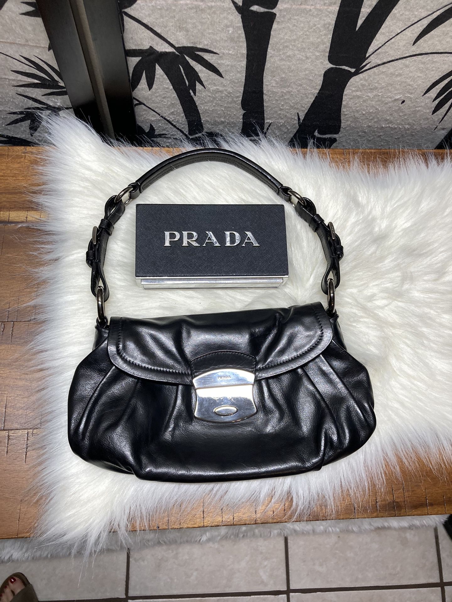 ❤️ Prada Push Lock Vintage Leather Shoulder Bag