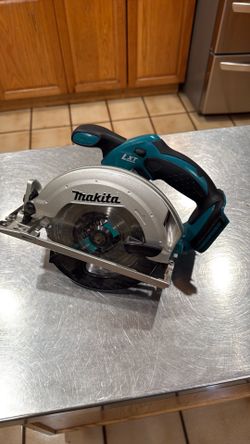 Makita circle saw like new $75