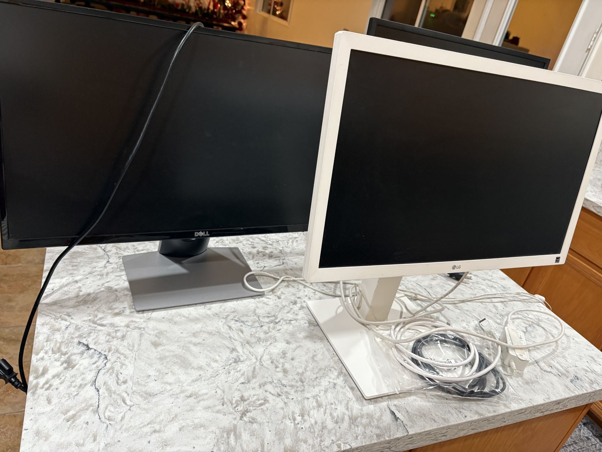 3X Dell & LG Monitors - 20” - Adjustable