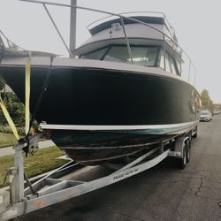 29x10.8 wellcraft hull - no engines