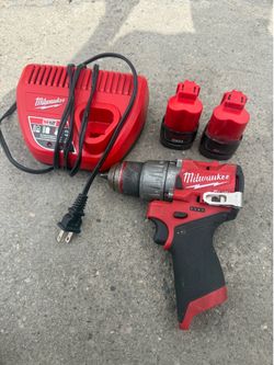 Milwaukee M12 FUEL 12V Lithium-Ion Brushless Cordless 1/2 in. Drill Driver