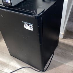 Small Fridge 30$