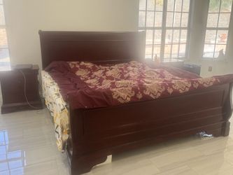 Cherry wood King Sleigh Bed + 2 Nightstands + Tuft & Needle King Mattress
