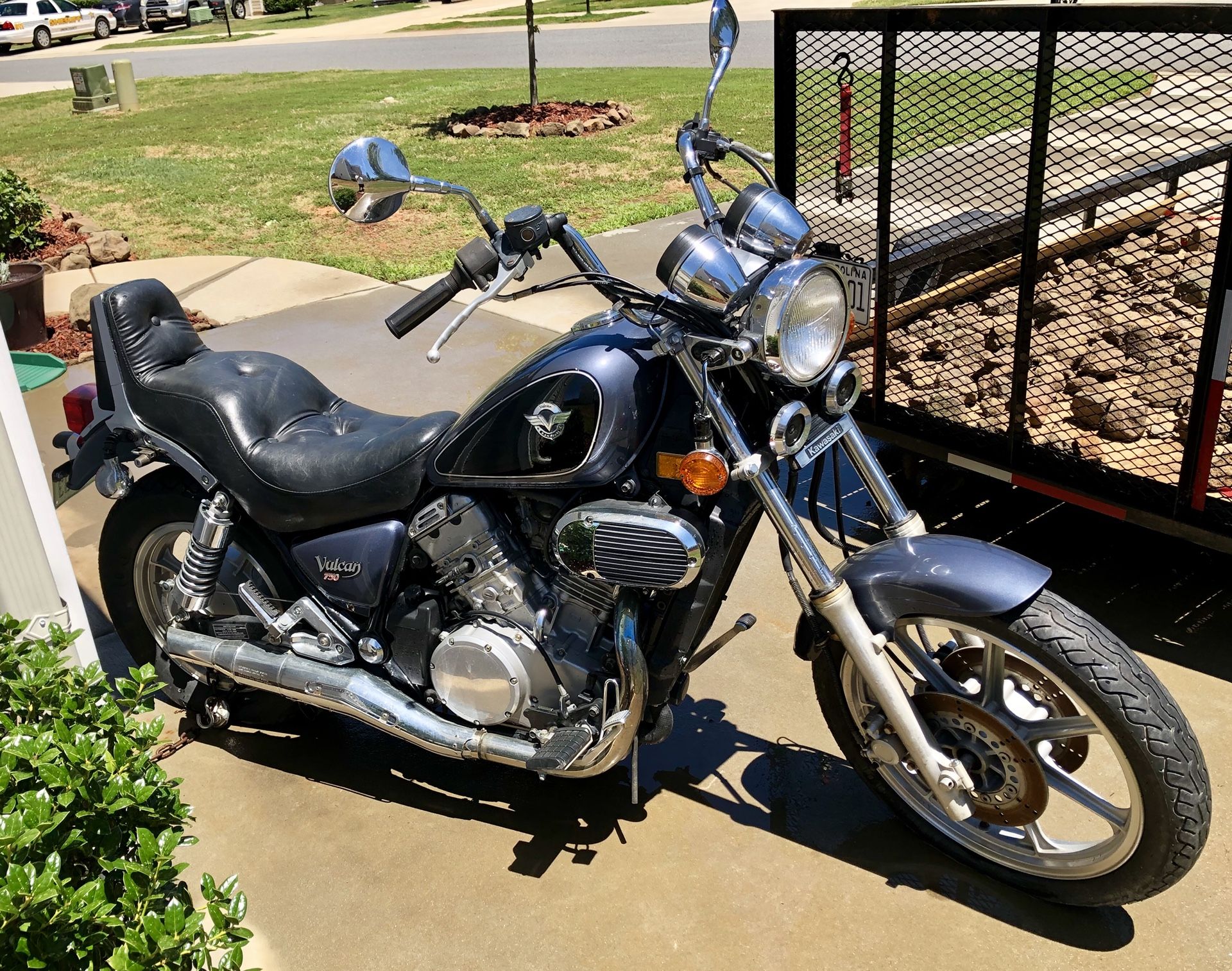 $700 cash today - 1999 Kawasaki Vulcan 750 cc cruiser motorcycle with clean title