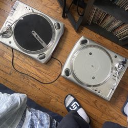 Numark TT1650 Turntables 